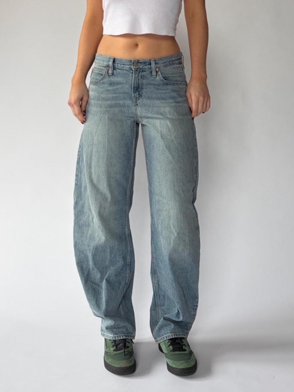 Barrel Leg Low Rise Jeans Gap 4 Lightwash